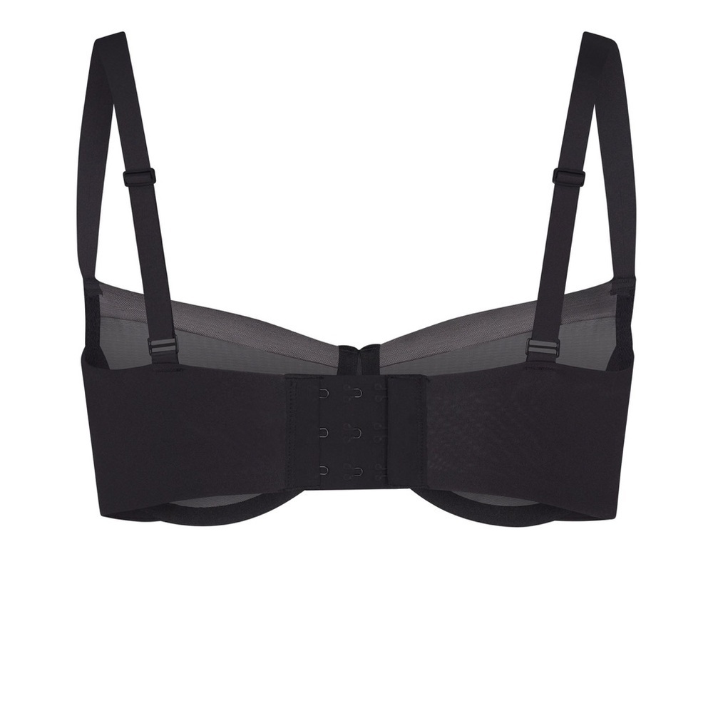 SKIMS — NO SHOW MOLDED UNLINED BALCONETTE BRA - Picture 7 of 10